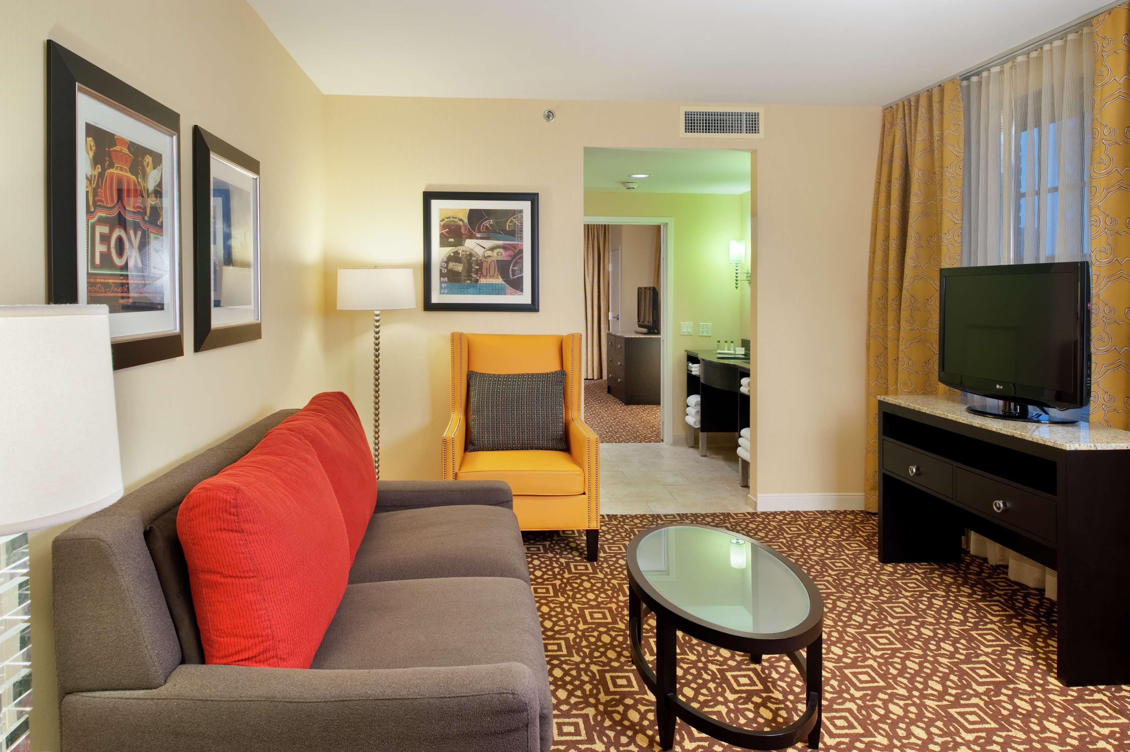 Doubletree Suites By Hilton Hotel Detroit Downtown - Fort Shelby Pokój zdjęcie