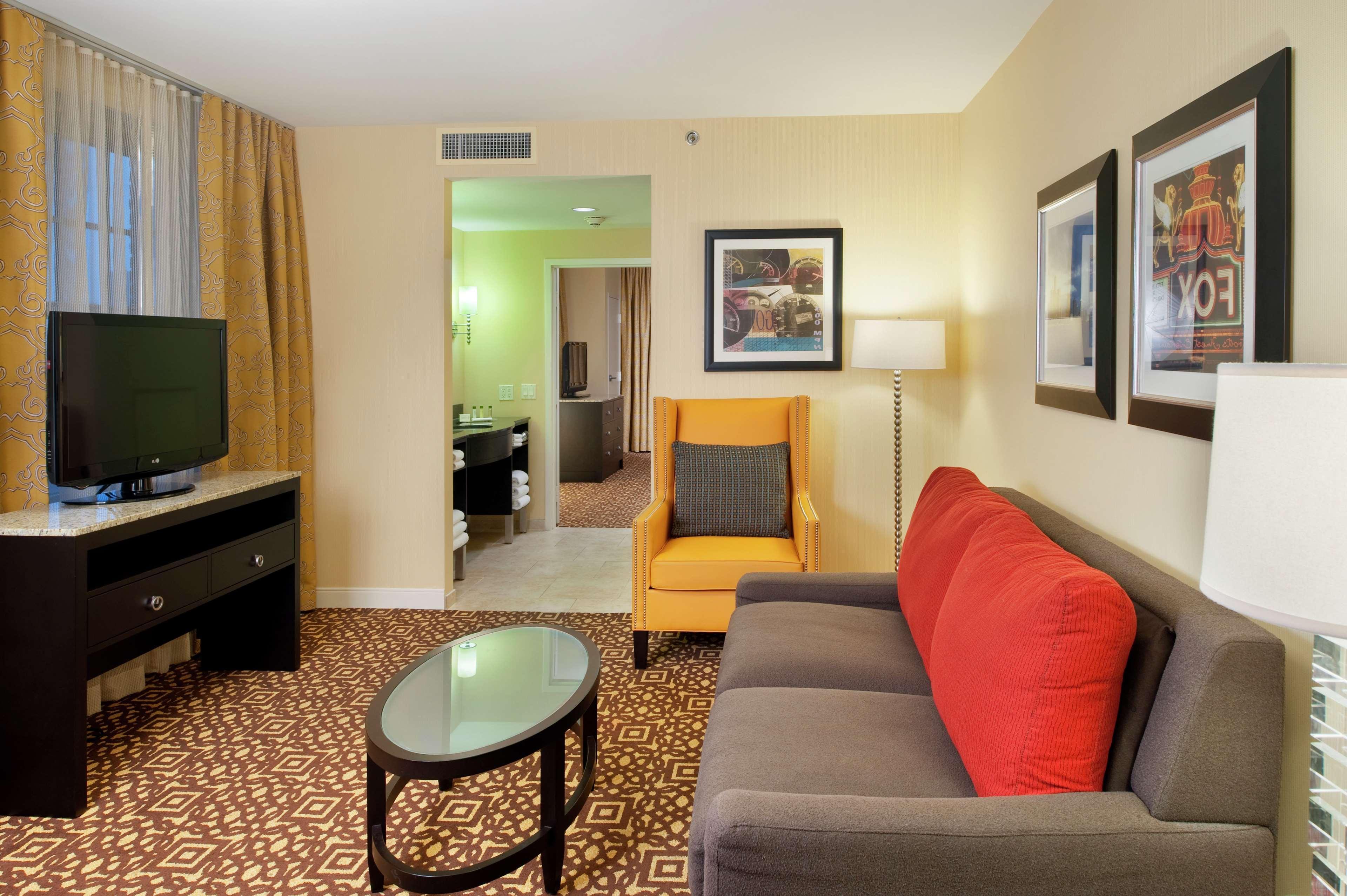 Doubletree Suites By Hilton Hotel Detroit Downtown - Fort Shelby Zewnętrze zdjęcie