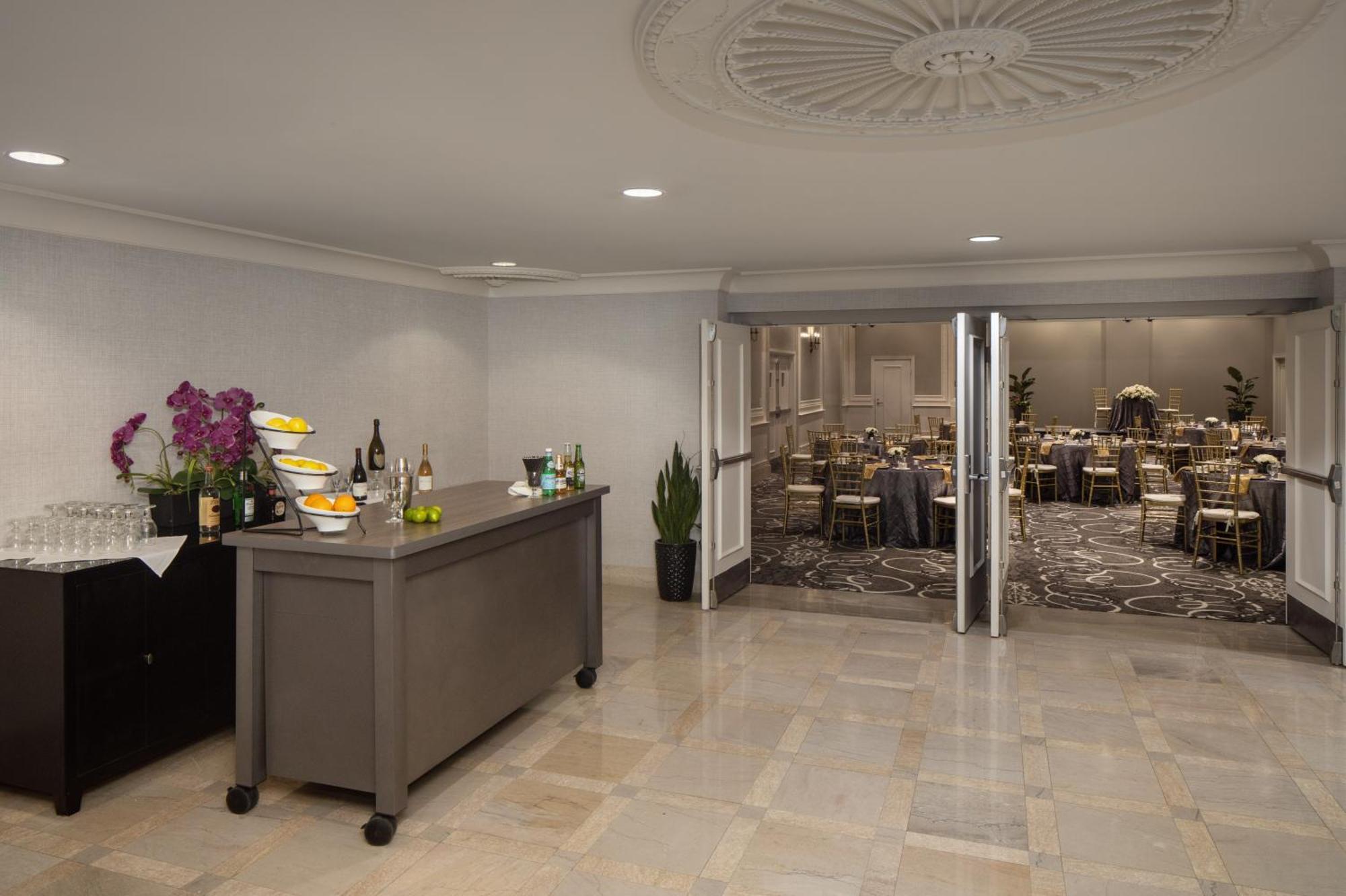 Doubletree Suites By Hilton Hotel Detroit Downtown - Fort Shelby Zewnętrze zdjęcie